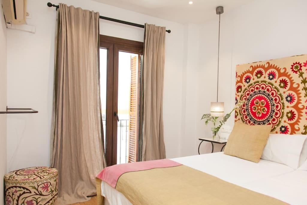 Modern & Nice Apartment. Old Town. Private Parking Севилья Экстерьер фото