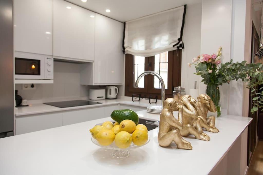 Modern & Nice Apartment. Old Town. Private Parking Севилья Экстерьер фото