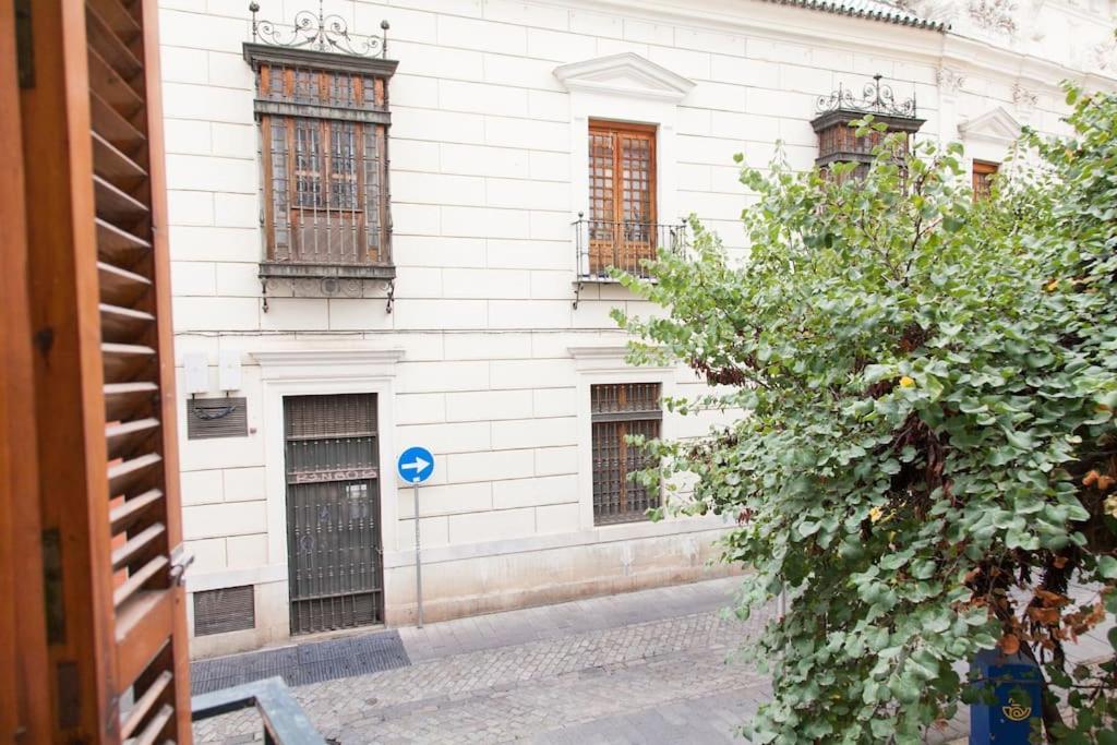 Modern & Nice Apartment. Old Town. Private Parking Севилья Экстерьер фото