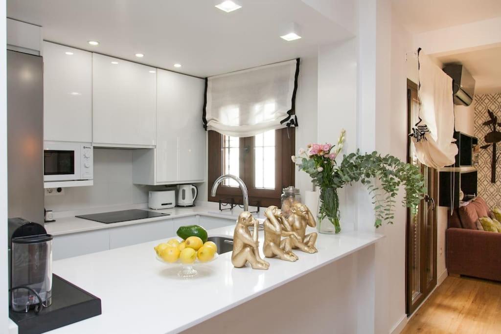 Modern & Nice Apartment. Old Town. Private Parking Севилья Экстерьер фото